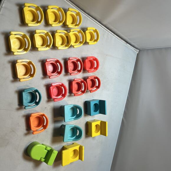 Vintage Fisher Price Little People Lot Of 19 Chairs 2 High Chair 1 Desk 1 Toilet - Picture 1 of 3